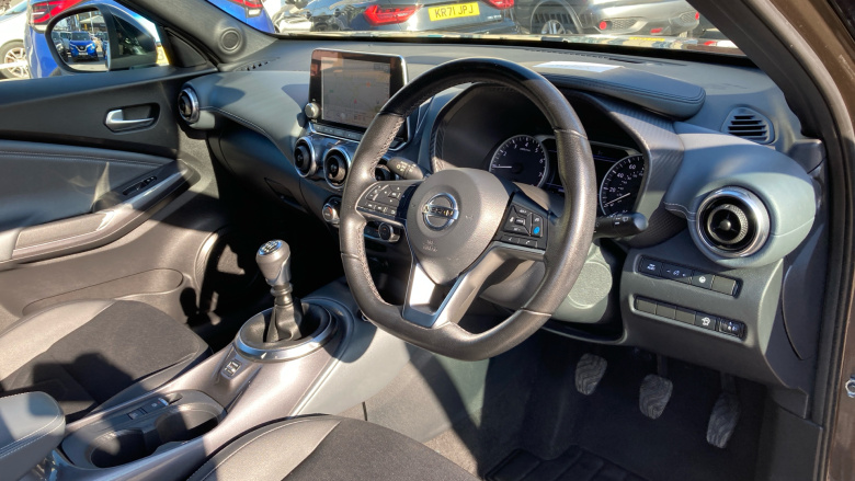 Nissan Juke 1.0 DiG-T 114 Tekna 5dr Petrol Hatchback